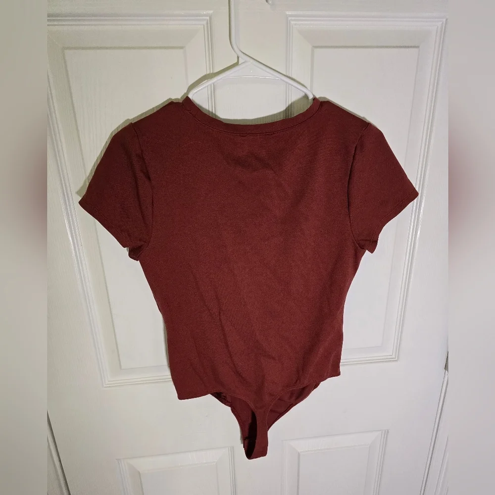 Express Twist-Front Rust/Brick Red Ruched Bodysuit - Picture 2 of 9